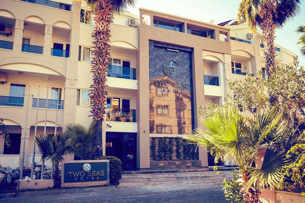 Turizm Cenneti Marmaris’te Denize Sıfır Two Seas Hotel İcradan 180 Milyon TL’den Satışa Çıkarıldı 1